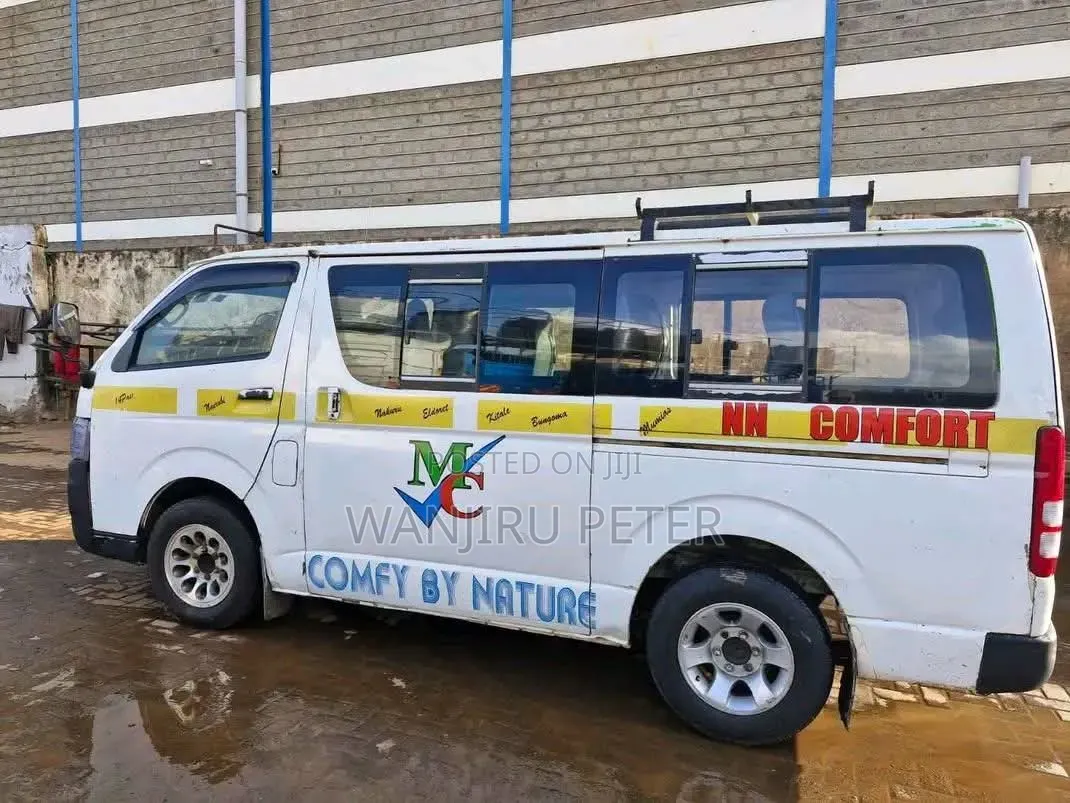Toyota HiAce 2007 White