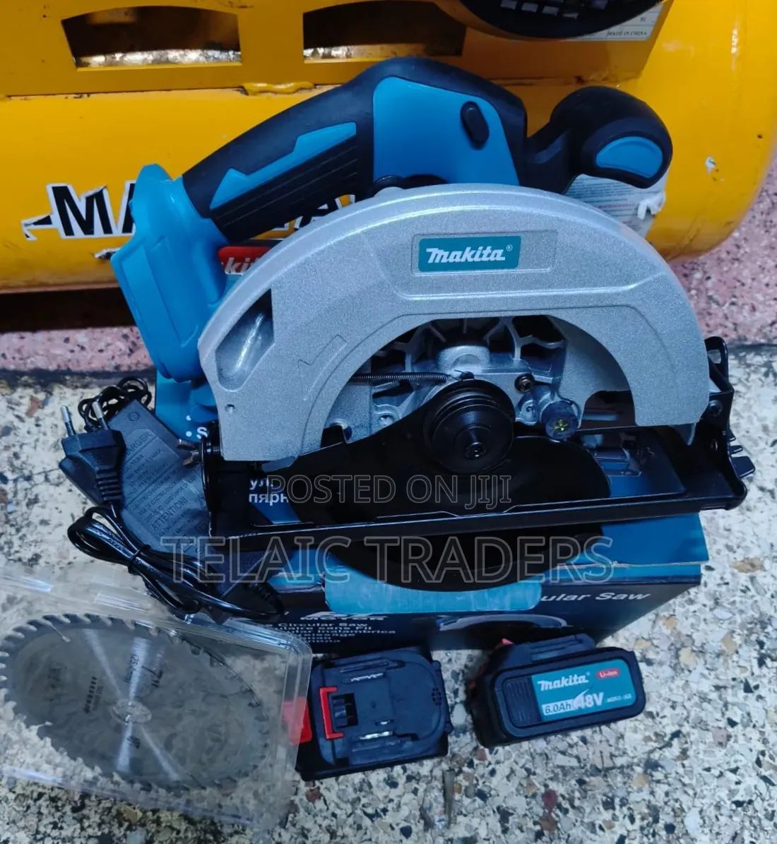 Makita Cordless Circular Saw 
96v 2 Batteries