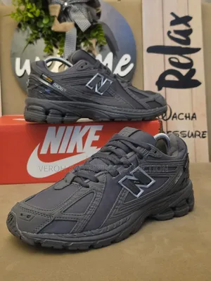 New Balance Men Sneakers