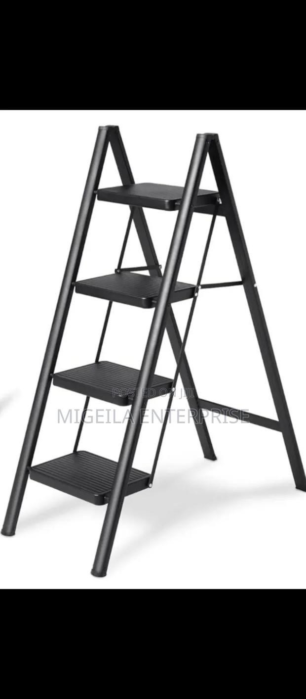 4 Steps Foldable Ladder