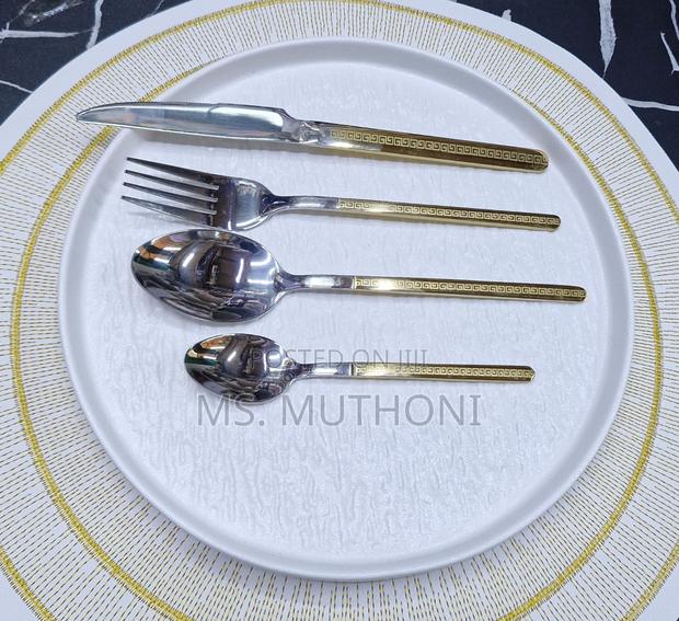 25 PCS Distinct Gold-Colored Handle Ft a Geometric Greek Key Pattern. - thumbnail 3