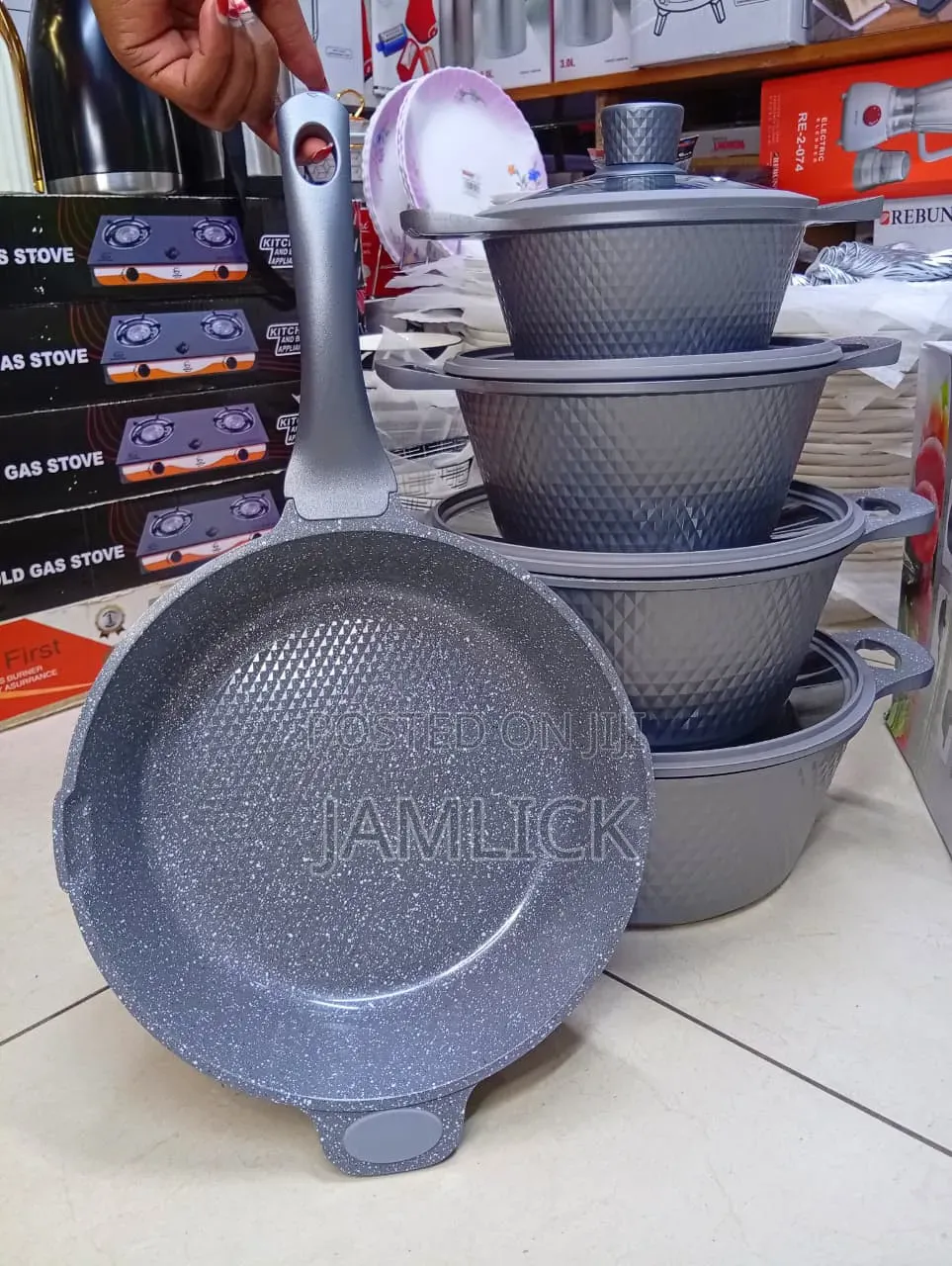 Bosch Cookware With Silicone Lid Covers - Sn