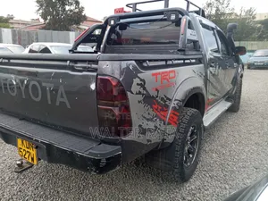Toyota Hilux 2015 Gray
