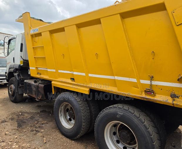 Isuzu FVZ Tipper. - thumbnail 4