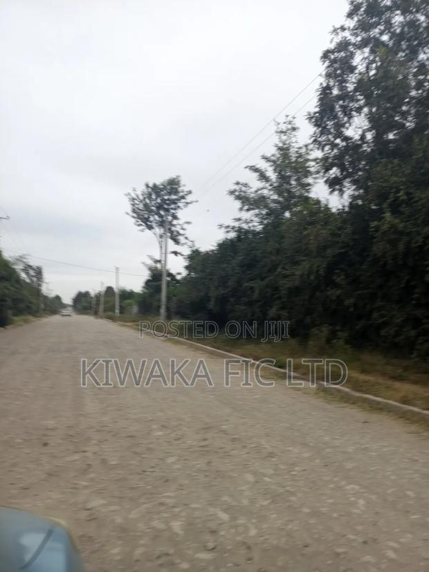 Half Acre With an 8 Bedroom Maisonette for Lease in Ruai - thumbnail 2
