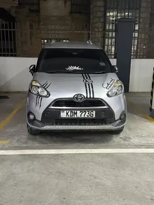 Toyota Sienta 1.5 AWD (6-seater) 2015 Silver