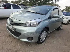 Toyota Vitz 2011 Silver