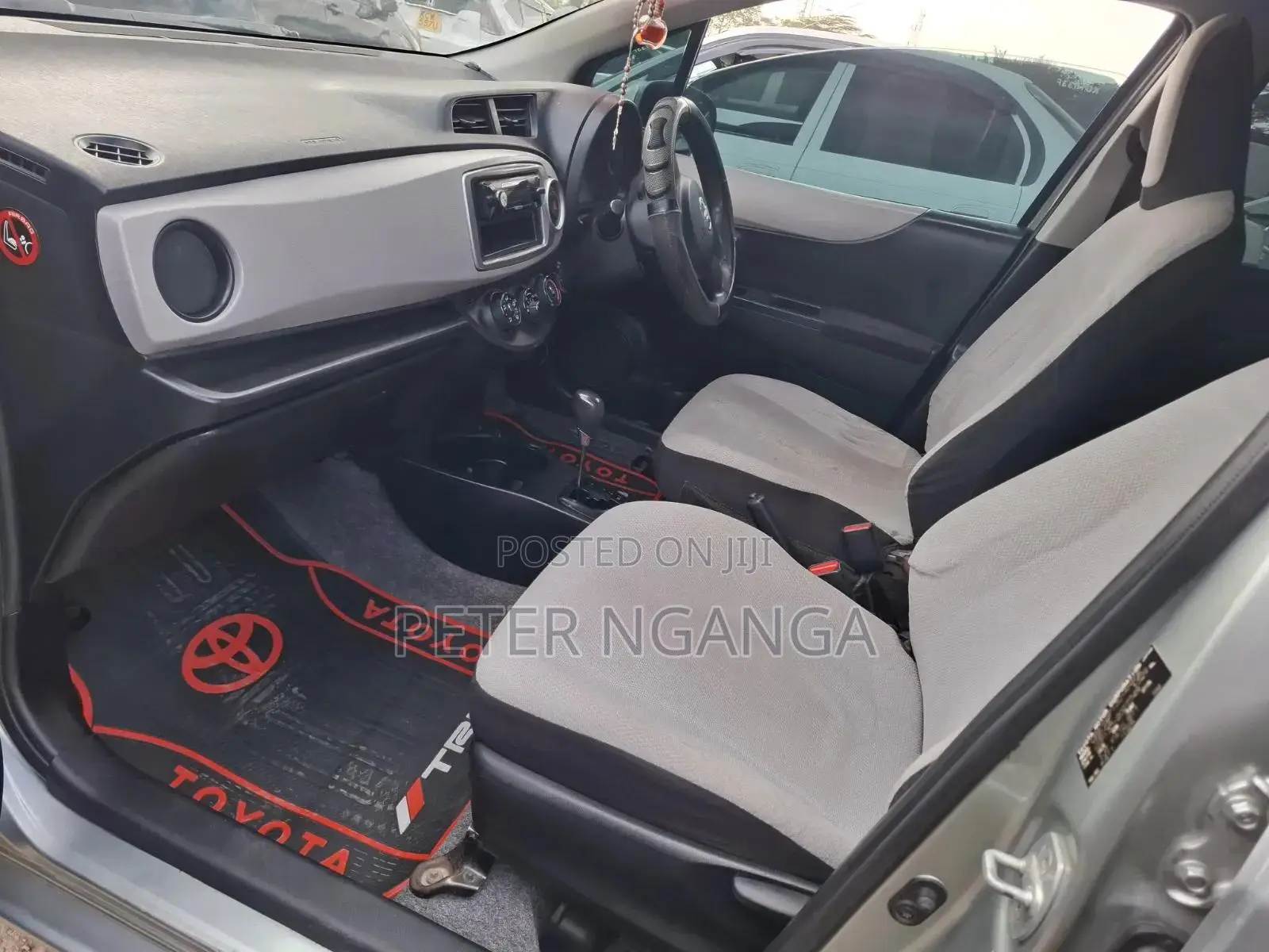 Toyota Vitz 2011 Silver