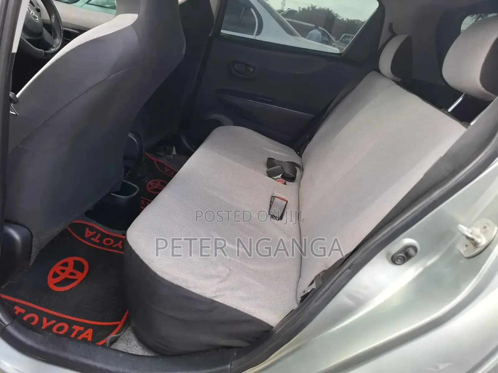 Toyota Vitz 2011 Silver