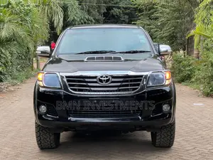 Toyota Hilux Revo Double Cab Deisel 2.4 AWD 2016 Black