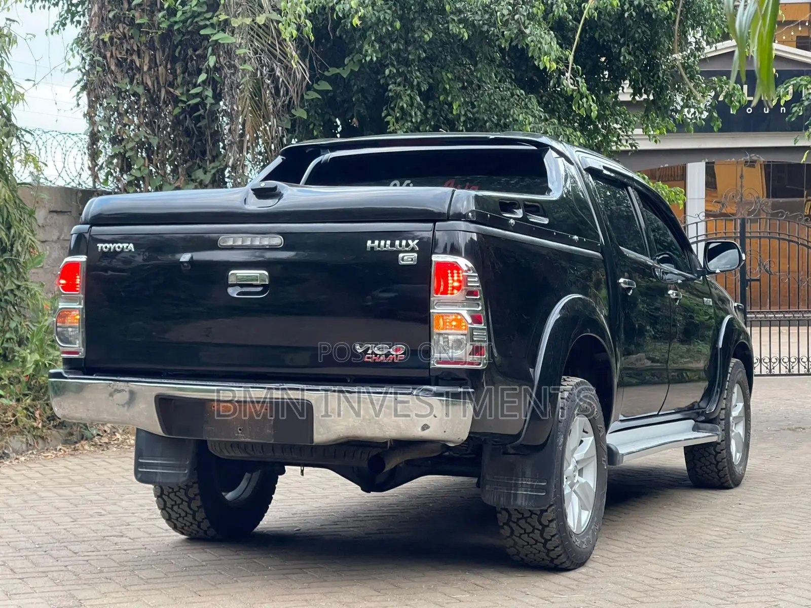 Toyota Hilux Revo Double Cab Deisel 2.4 AWD 2016 Black