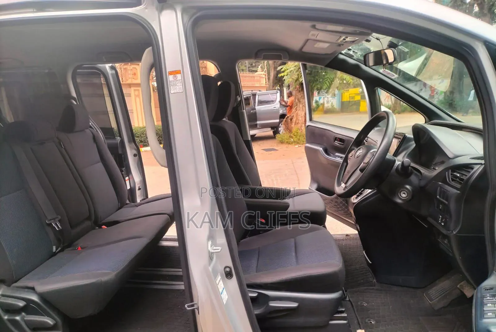 Toyota Voxy 2016 Silver