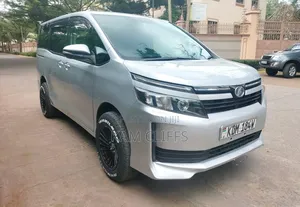 Toyota Voxy 2016 Silver