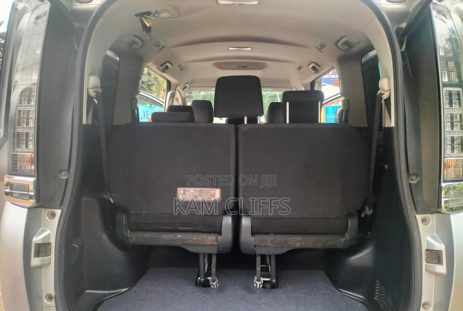 Toyota Voxy 2016 Silver