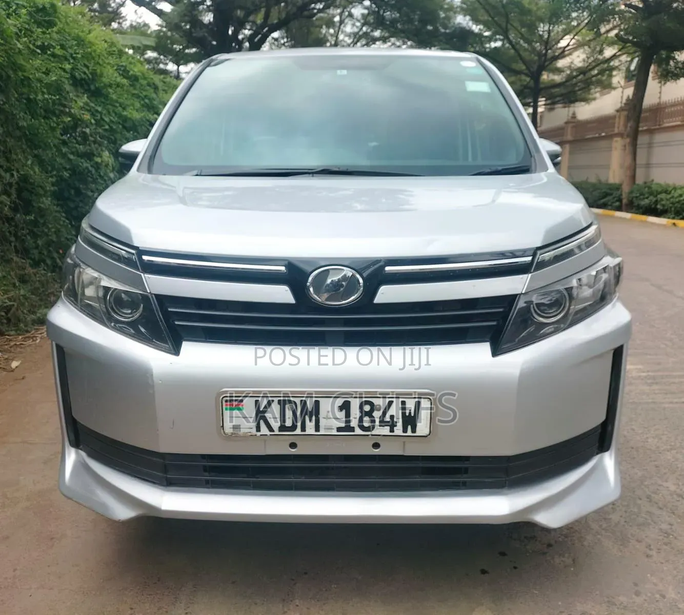 Toyota Voxy 2016 Silver