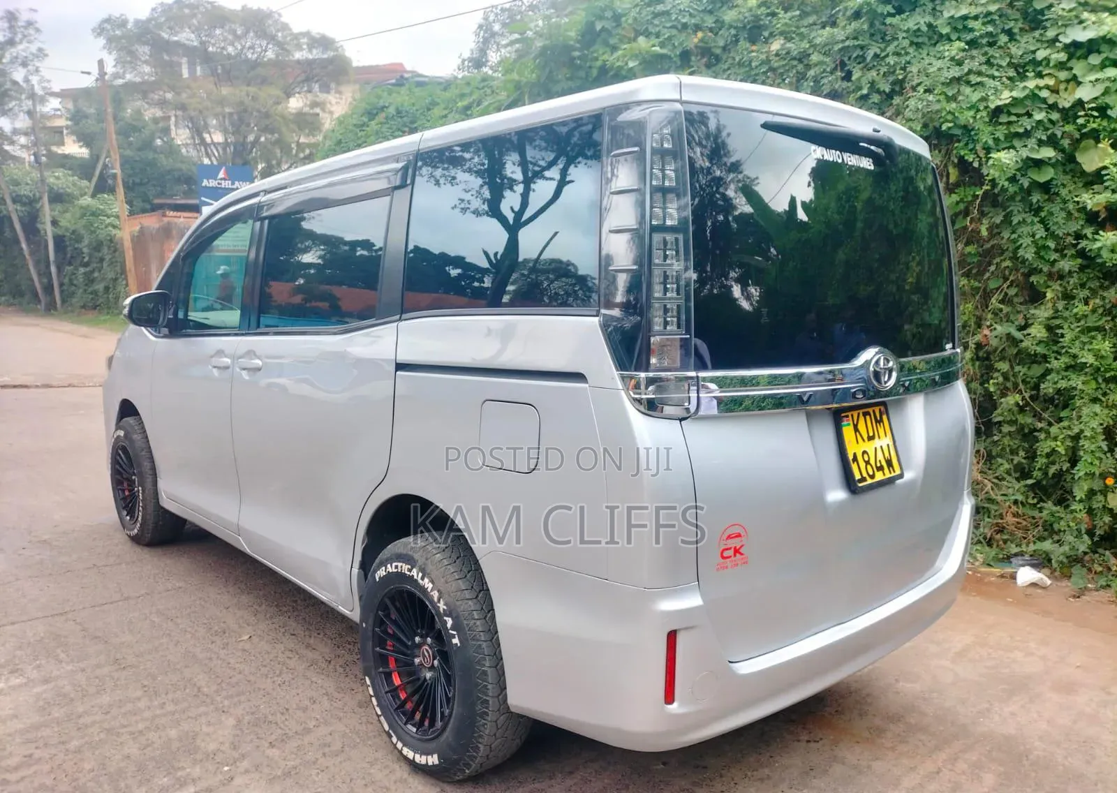 Toyota Voxy 2016 Silver