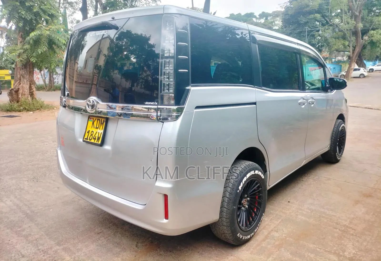 Toyota Voxy 2016 Silver