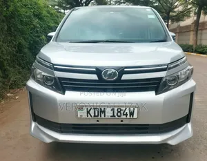 Toyota Voxy 2016 Silver