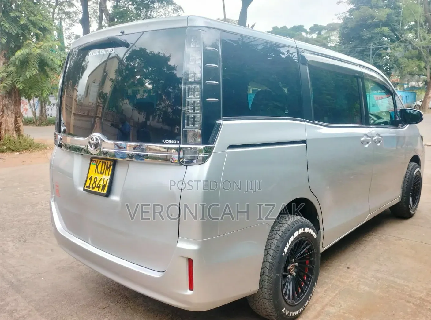 Toyota Voxy 2016 Silver