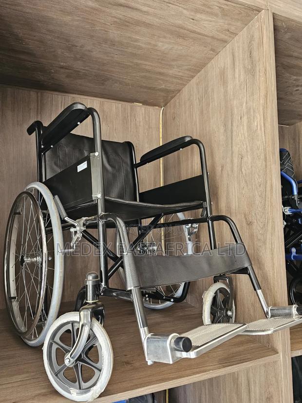 Standard Wheelchair - thumbnail 2
