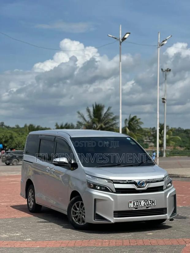 Toyota Voxy 2020 Silver - thumbnail 2