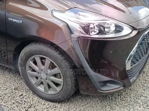 Toyota Sienta 2019 Brown