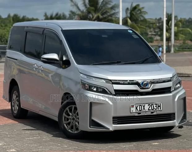 Toyota Voxy 2020 Silver - thumbnail 3