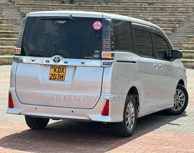 Toyota Voxy 2020 Silver - thumbnail 4