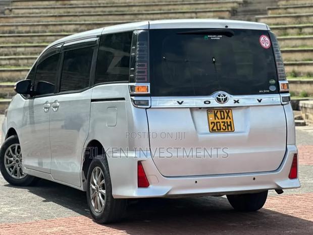 Toyota Voxy 2020 Silver - thumbnail 5