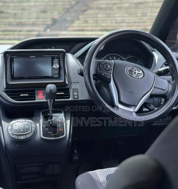 Toyota Voxy 2020 Silver - thumbnail 8