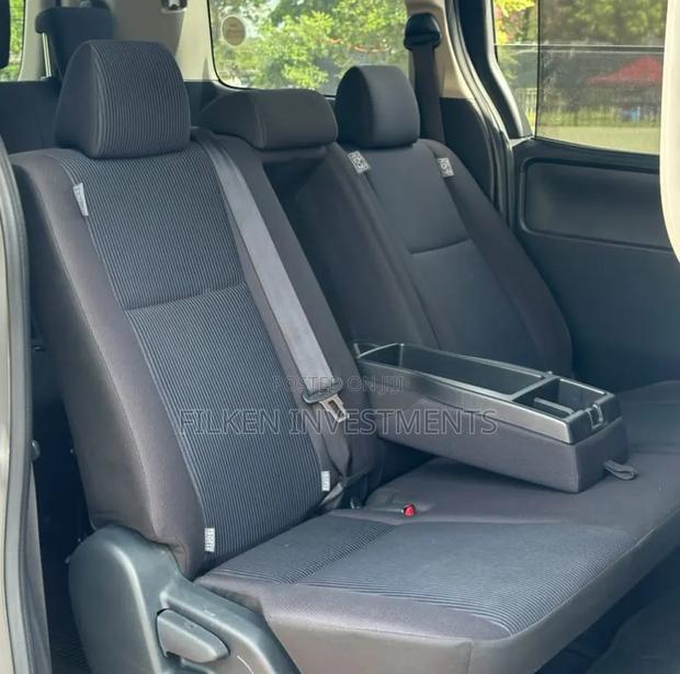 Toyota Voxy 2020 Silver - thumbnail 9