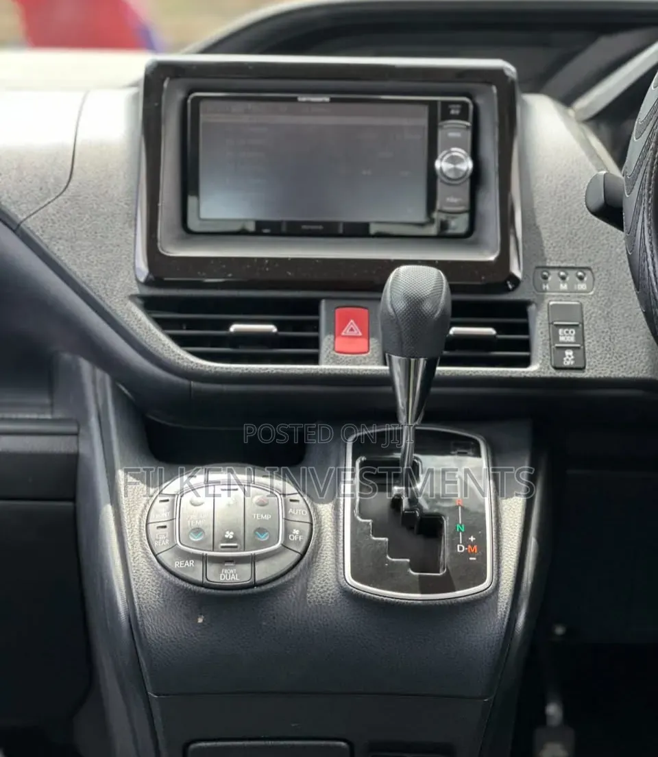 Toyota Voxy 2020 Silver