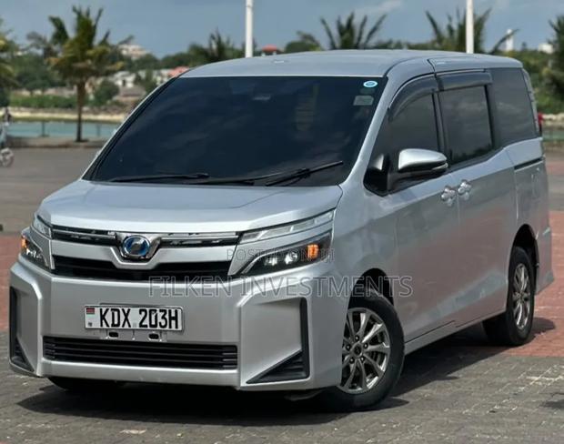 Toyota Voxy 2020 Silver - thumbnail 13