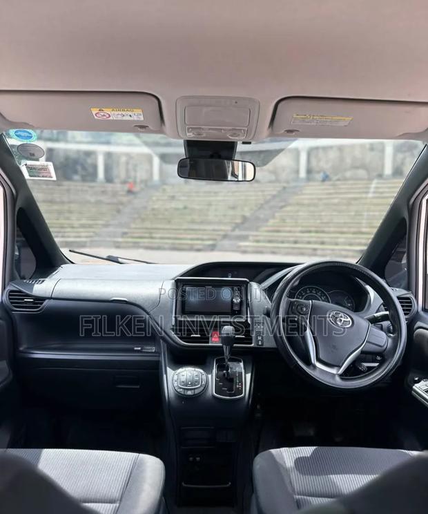 Toyota Voxy 2020 Silver - thumbnail 15