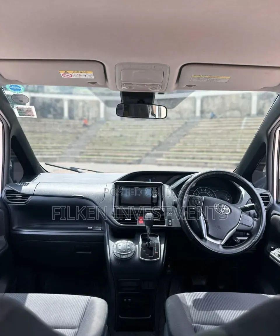 Toyota Voxy 2020 Silver