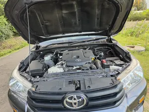 Toyota Hilux 2015 Gray