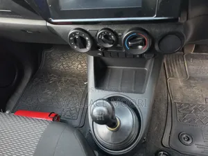 Toyota Hilux 2015 Gray