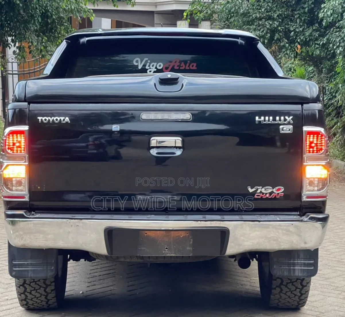 Toyota Hilux 2016 Black