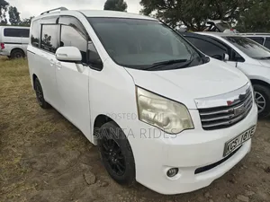 Toyota Noah 2012 White
