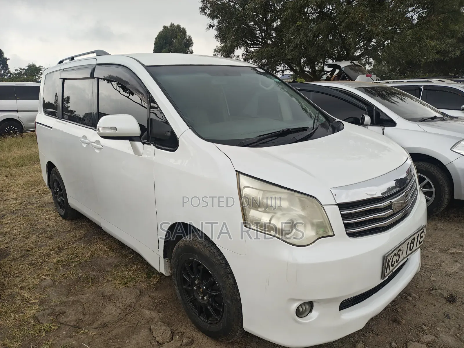 Toyota Noah 2012 White