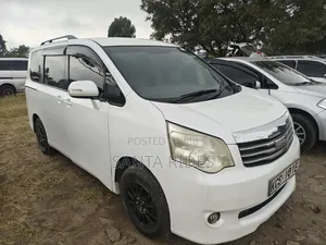 Toyota Noah 2012 White
