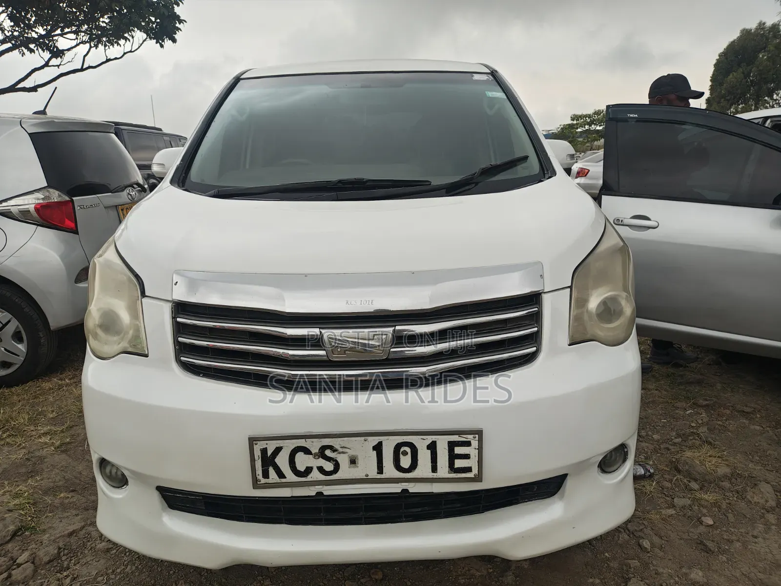 Toyota Noah 2012 White
