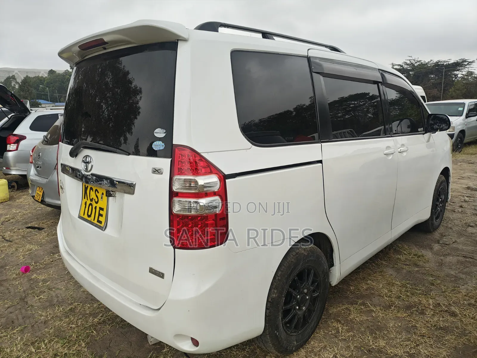 Toyota Noah 2012 White