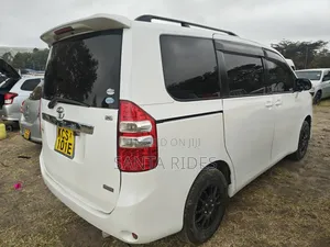 Toyota Noah 2012 White