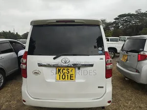 Toyota Noah 2012 White