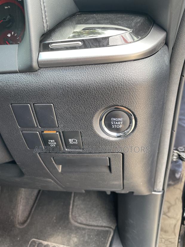 Toyota Vellfire 2019 Black - thumbnail 11