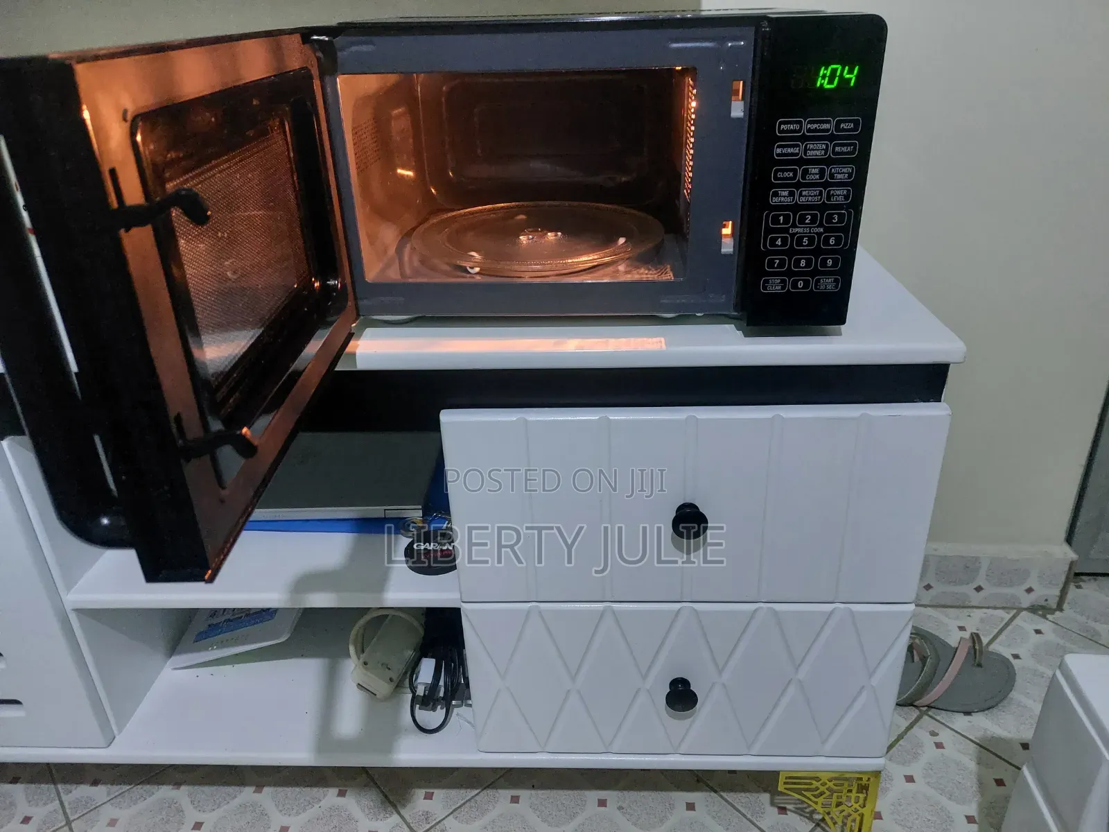 Gently Used Microwave - Excellent Working Condition