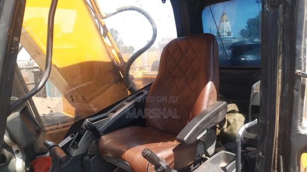 Hyundai 220 Excavator - thumbnail 5
