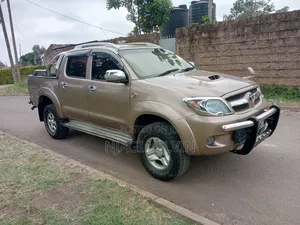 Toyota Hilux 2004 Gold