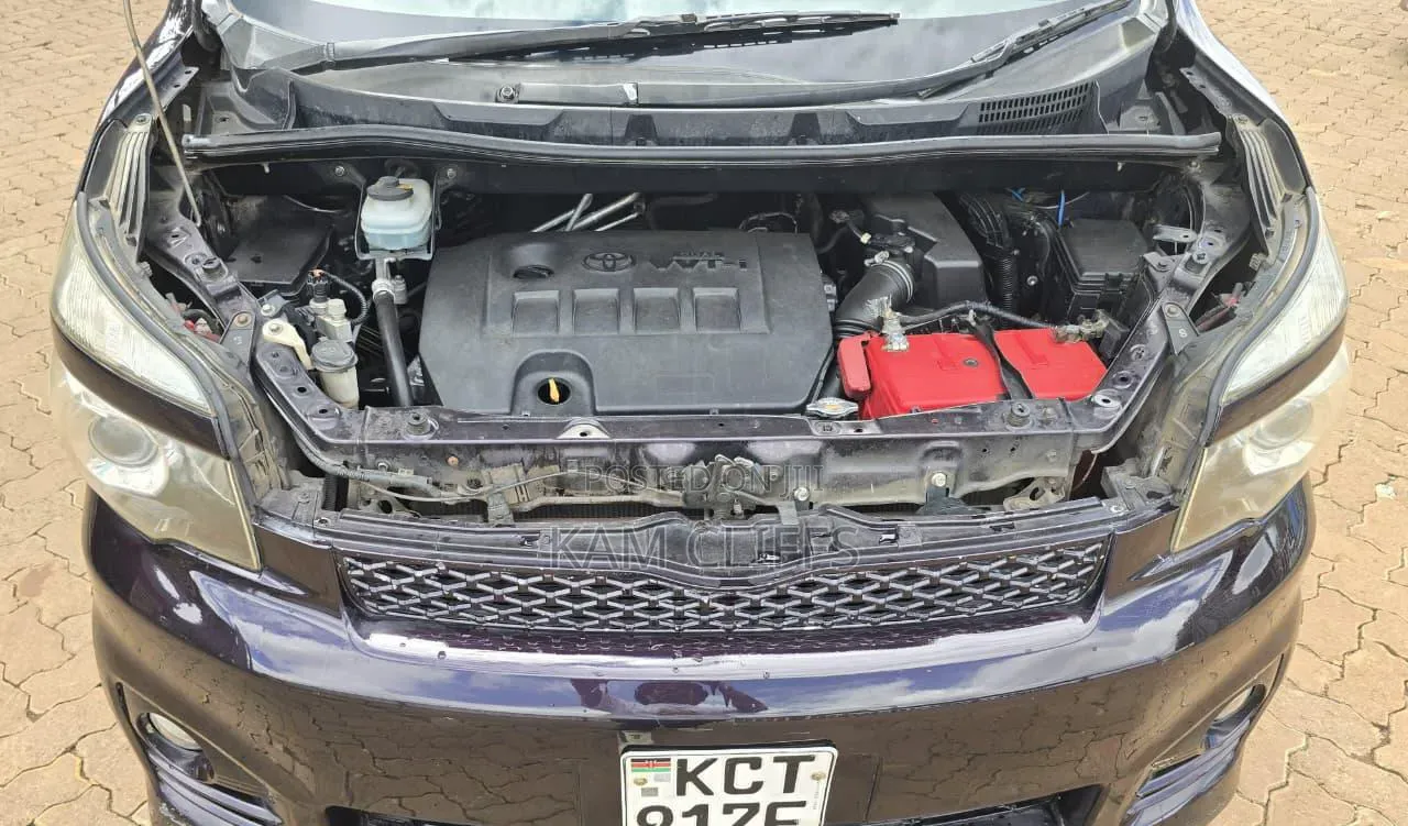 Toyota Voxy 2012 Purple